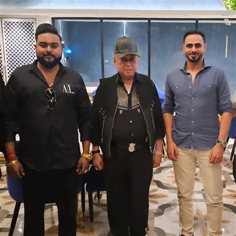 Sertifikat, penghargaan, tanda, atau dokumen yang dipajang di restoran royal dream kuala lumpur 25 cara lengkap agar nonton HD bergaransi resmi topup